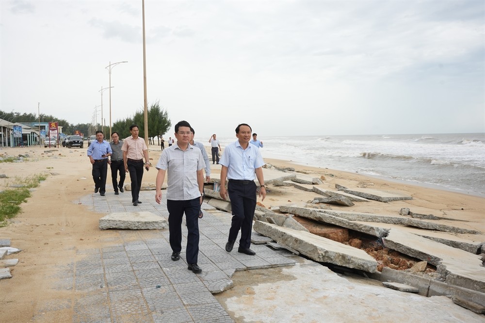 Tp. Huế: Khẩn trương gia cố, xử lý sạt lở khu vực bờ biển Thuận An
