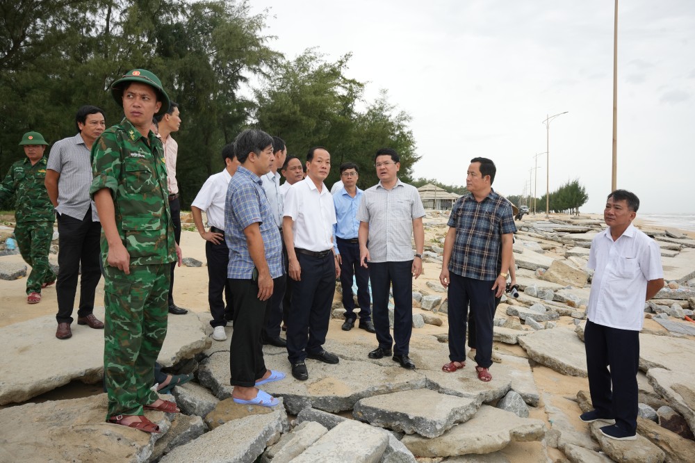Tp. Huế: Khẩn trương gia cố, xử lý sạt lở khu vực bờ biển Thuận An
