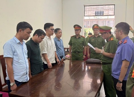 Các đối tượng bị khởi tố vì thông đồng đấu giá quyền khai thác khoảng sản hơn 300 lần
