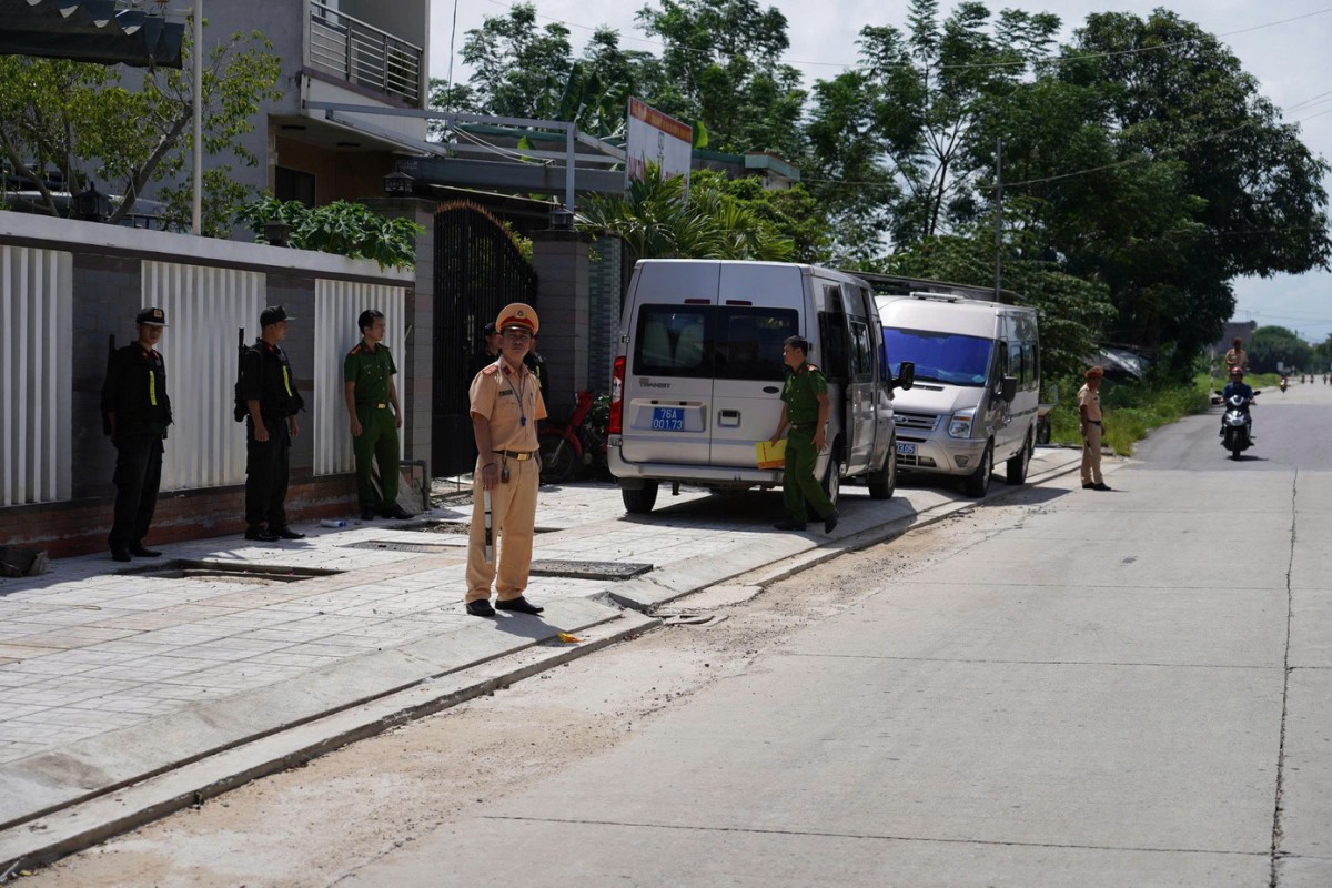 Lực lượng chức năng kiểm tra nhà riêng, nơi làm việc của bà Phạm Thị Minh Lý.
