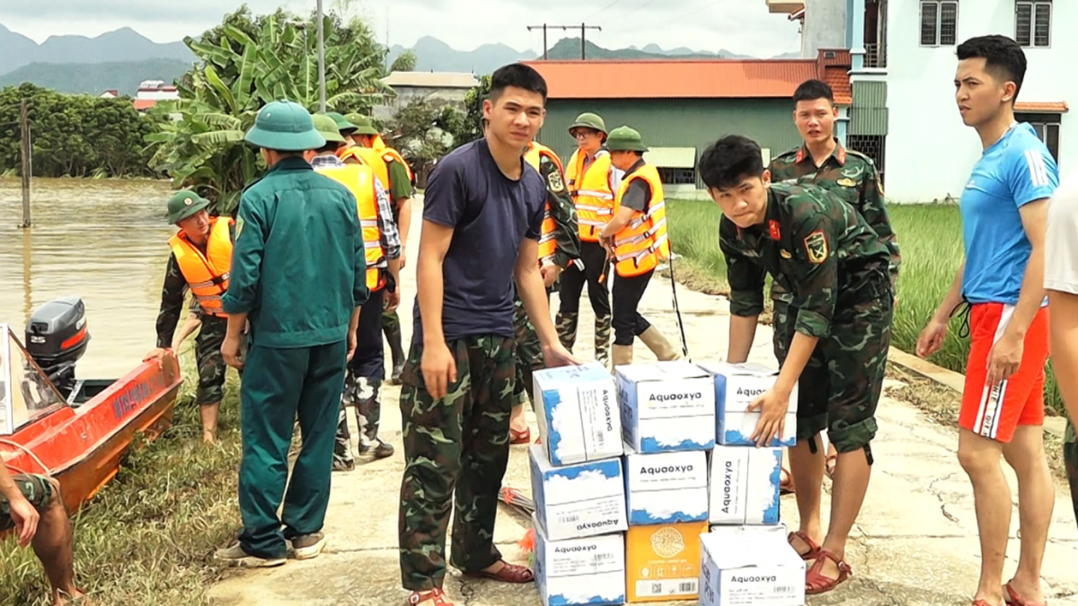 Gượng dậy sau lũ dữ và tình người sưởi ấm niềm tin