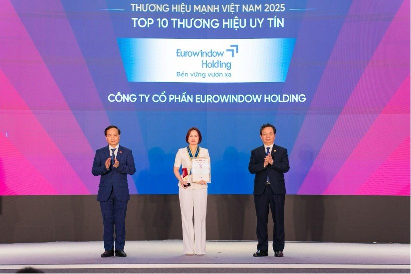 Eurowindow Holding được vinh danh top 10 thương hiệu mạnh với cam kết phát triển xanh
