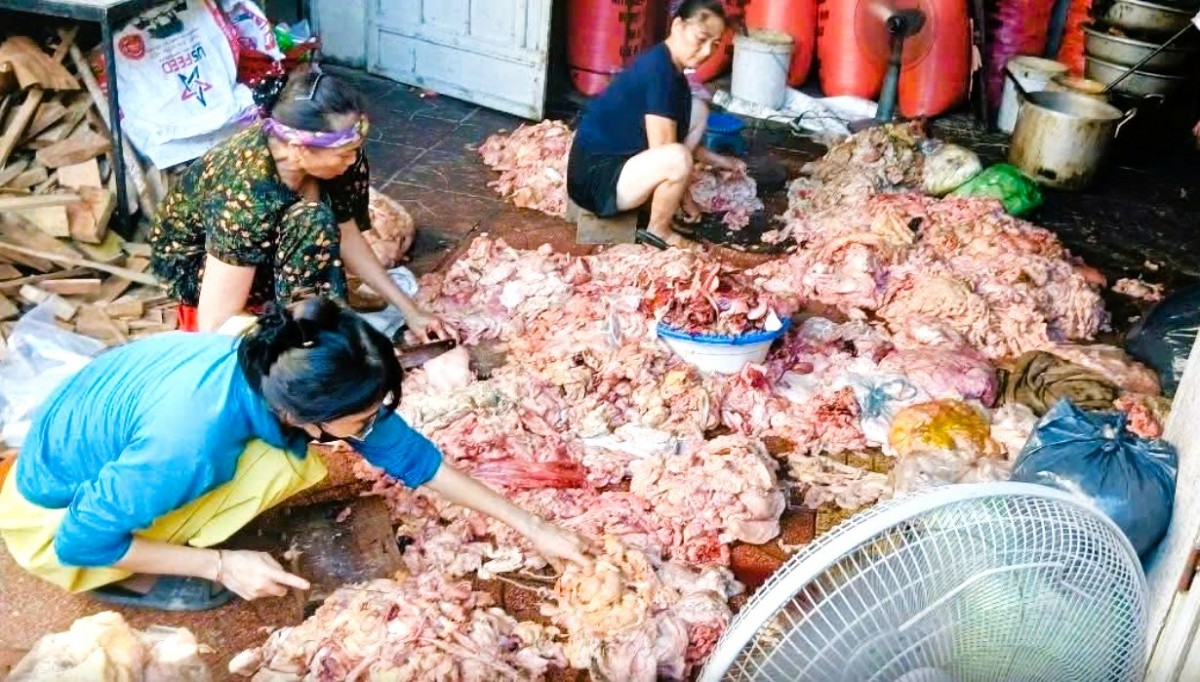 Hãi hùng hàng tạ mỡ lợn không rõ nguồn gốc, vi phạm vệ sinh an toàn thực phẩm