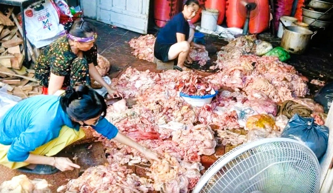 Nghệ An: Hãi hùng hàng tạ mỡ lợn không rõ nguồn gốc, vi phạm an toàn thực phẩm