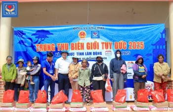 Hàng ngàn phần quà giúp các em nhỏ xã vùng biên Tuy Đức ấm áp mùa Trung thu