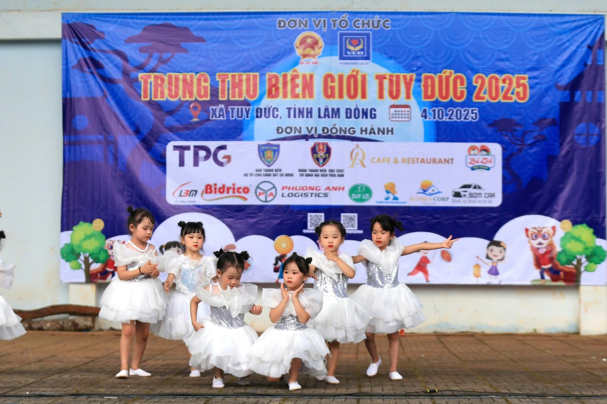 Hàng ngàn phần quà giúp các em nhỏ xã vùng biên Tuy Đức ấm áp mùa Trung thu