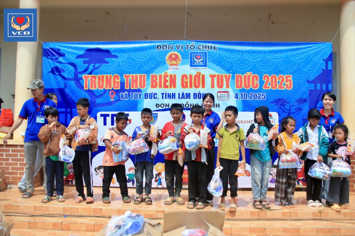 Hàng ngàn phần quà giúp các em nhỏ xã vùng biên Tuy Đức ấm áp mùa Trung thu