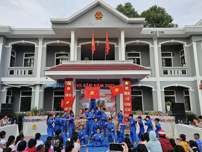 Mang Trung thu yêu thương đến với trẻ em phường Dương Nỗ -Tp. Huế