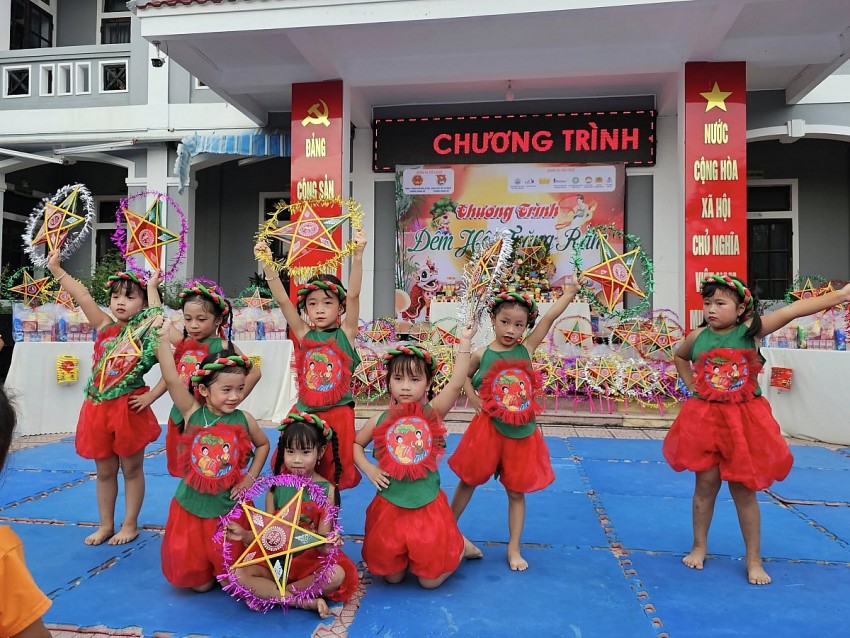 Mang Trung thu yêu thương đến với trẻ em phường Dương Nỗ -Tp. Huế