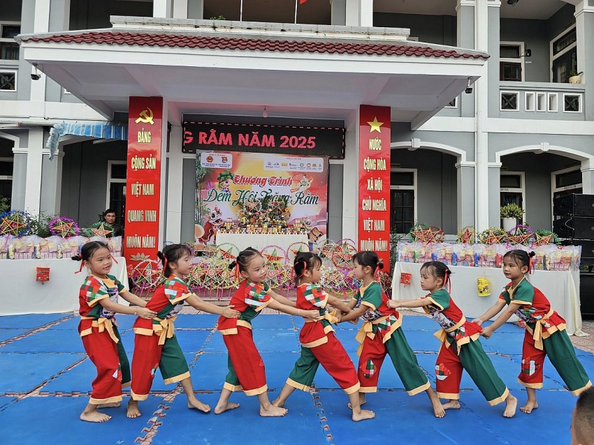 Mang Trung thu yêu thương đến với trẻ em phường Dương Nỗ -Tp. Huế