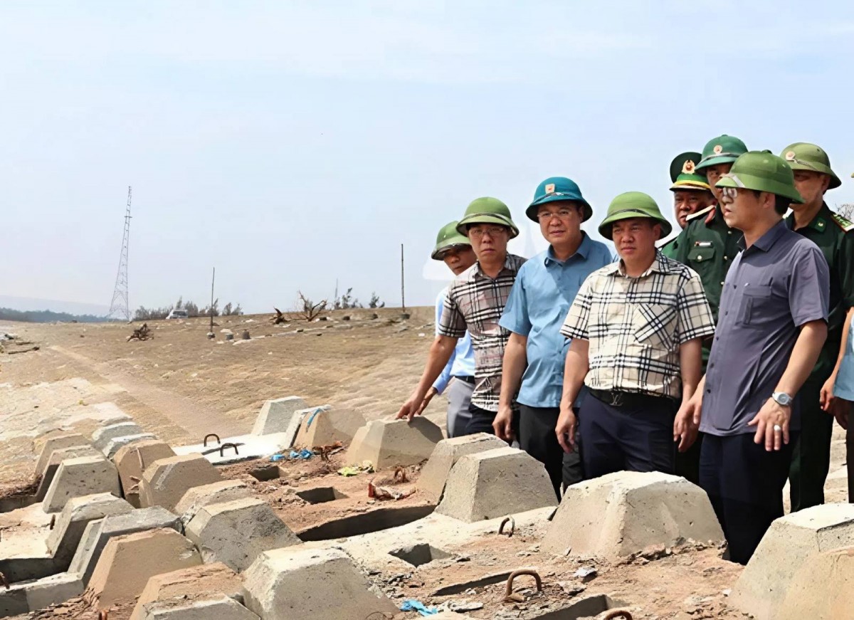 Ninh Bình: Phó Chủ tịch UBND tỉnh Trần Anh Dũng kiểm tra công tác phòng chống bão số 11