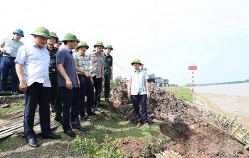 Ninh Bình: Phó Chủ tịch UBND tỉnh Trần Anh Dũng kiểm tra công tác phòng chống bão số 11
