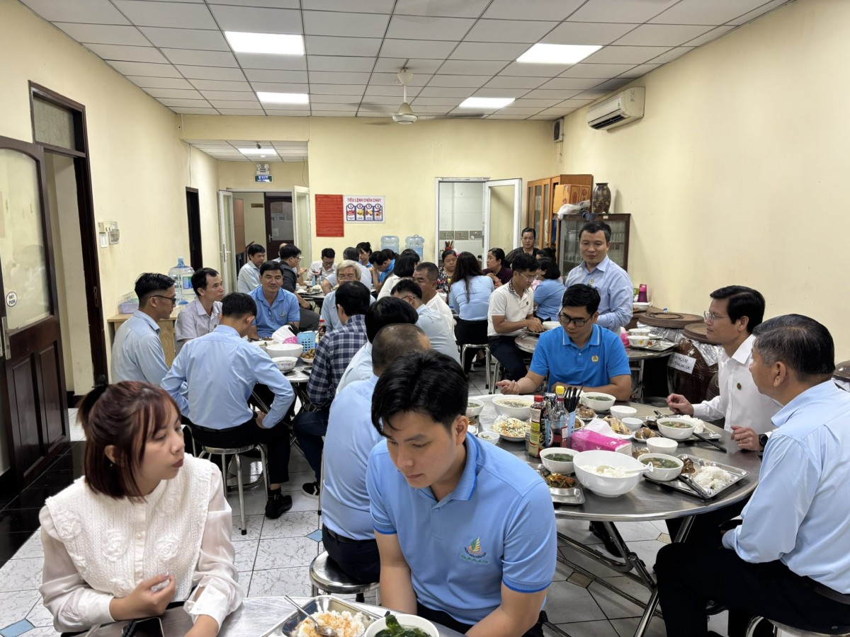 Phân bón Miền Nam & “Bữa cơm Công đoàn”: Hơi ấm ở “ngôi nhà thứ hai”