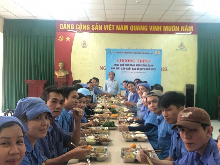 Phân bón Miền Nam & “Bữa cơm Công đoàn”: Hơi ấm ở “ngôi nhà thứ hai”