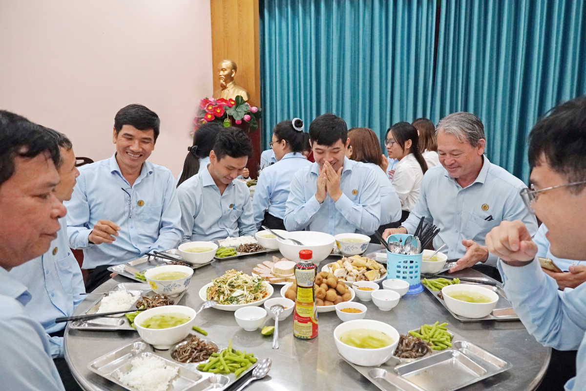 Phân bón Miền Nam & “Bữa cơm Công đoàn”: Hơi ấm ở “ngôi nhà thứ hai”