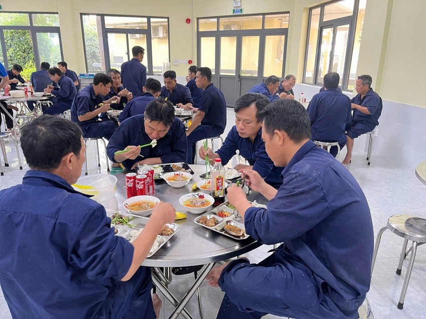 Phân bón Miền Nam & “Bữa cơm Công đoàn”: Hơi ấm ở “ngôi nhà thứ hai”