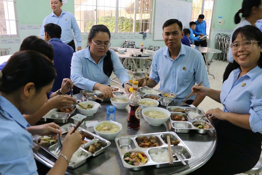 Phân bón Miền Nam & “Bữa cơm Công đoàn”: Hơi ấm ở “ngôi nhà thứ hai”