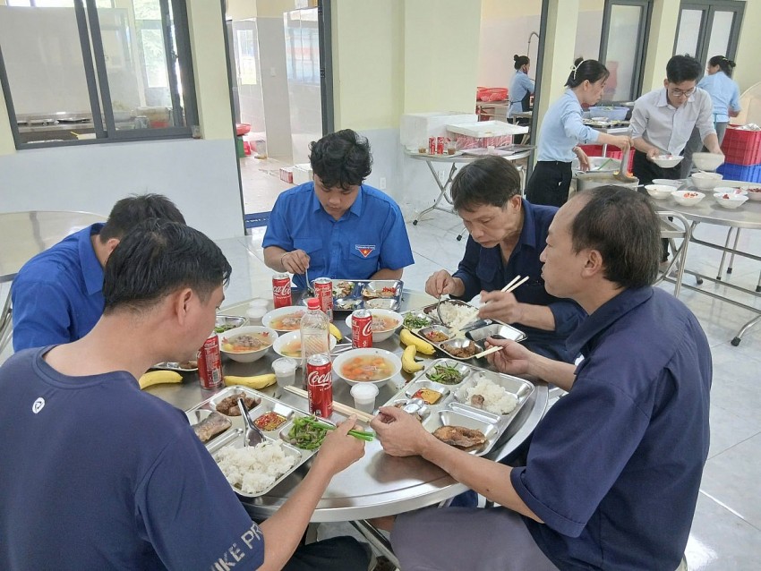 Phân bón Miền Nam & “Bữa cơm Công đoàn”: Hơi ấm ở “ngôi nhà thứ hai”