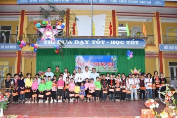 Mang "Vầng trăng cổ tích" đến với học sinh vùng cao Lào Cai