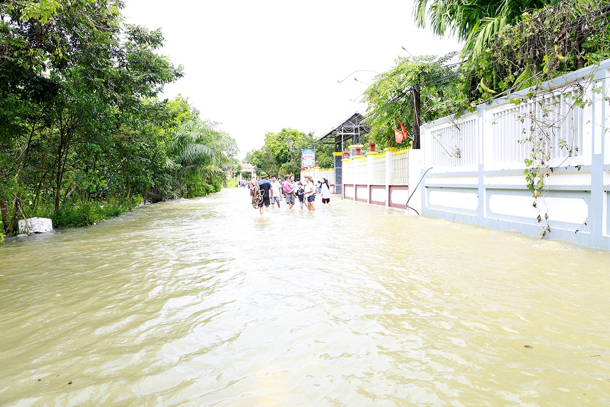 Khẩn trương rà soát các điểm có nguy cơ sạt lở, bảo đảm an toàn tuyệt đối cho người dân