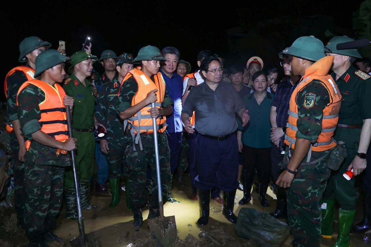 Thủ tướng Phạm Minh Chính kiểm tra công tác ứng phó mưa lũ tại Hà Nội