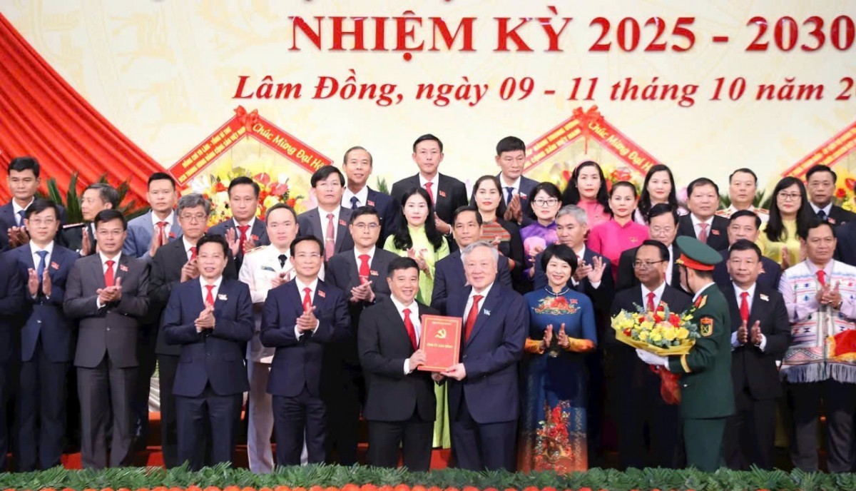 Công bố Quyết định của Bộ Chính trị về chỉ định tham gia BCH, BTV Tỉnh ủy Lâm Đồng nhiệm kỳ 2025-2030