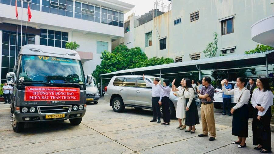 Gia Lai: Chuyến xe nghĩa tình hướng về đồng bào lũ lụt miền bắc