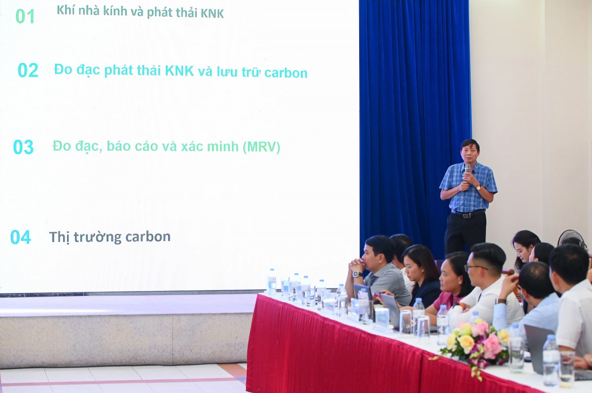 PGS.TS Mai Văn Trịnh nhấn mạnh, năm 2025 đánh dấu bước ngoặt quan trọng khi Chính phủ phê duyệt Đề án thành lập thị trường carbon trong nước theo Quyết định 232/QĐ-TTg.