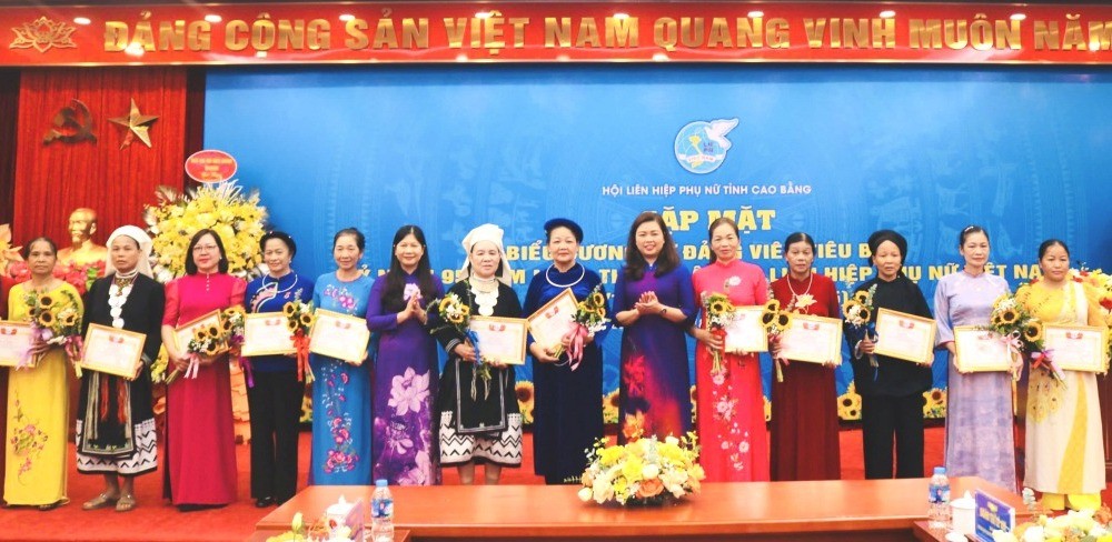 Cao Bằng: Biểu dương 59 nữ đảng viên tiêu biểu