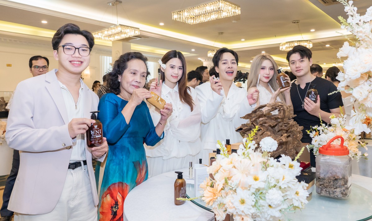 UNI tôn vinh vẻ đẹp quý phái từ Trầm Hương Việt