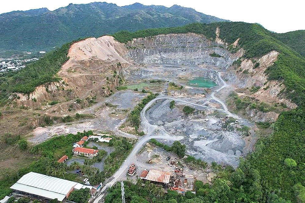 Lâm Đồng: Kiểm tra, xử lý nguy cơ mất an toàn bãi thải, hồ chứa nước trong khu vực mỏ khoáng sản ứng phó bão FENGSHEN