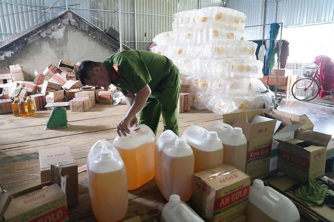 Sản xuất, buôn bán dầu ăn giả, Giám đốc Công ty An Thịnh Food bị khởi tố
