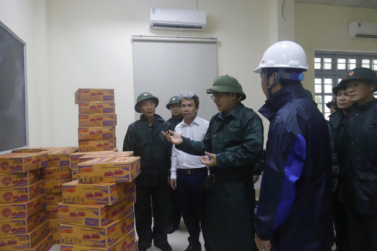 Đoàn công tác Quân khu 5 kiểm tra công tác ứng phó Bão số 12