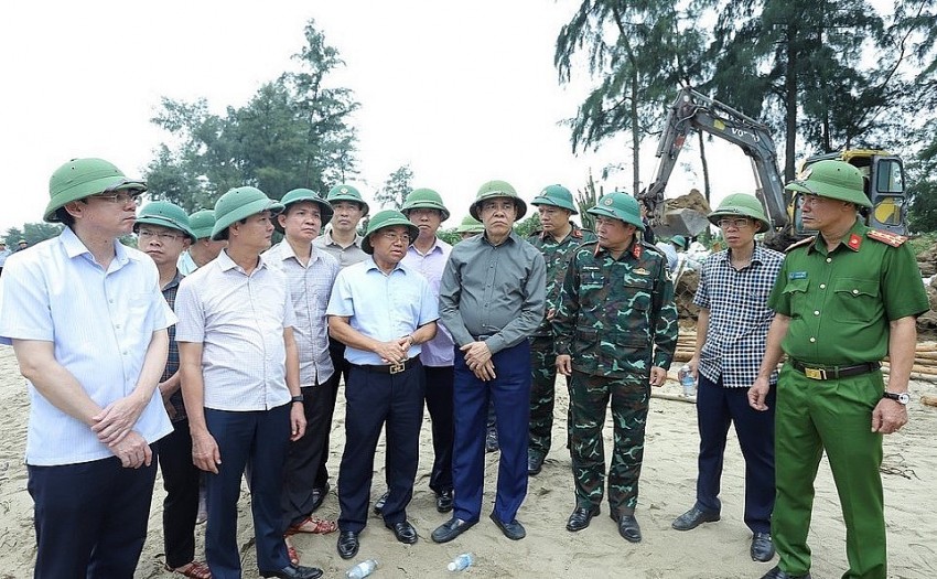 Hà Tĩnh triển khai các biện pháp ứng phó với bão số 12 và mưa lũ