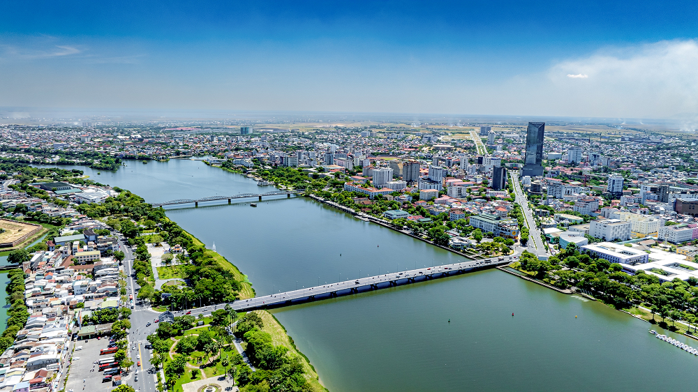 Khai thác tài nguyên và phát triển năng lượng sạch - xanh