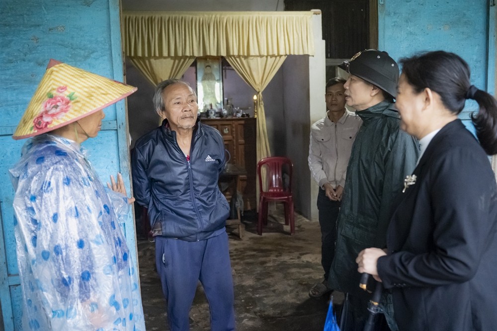 Tp. Huế: Diễn biến thời tiết phức tạp, nhiều nơi bị ngập lụt, giao thông chia cắt