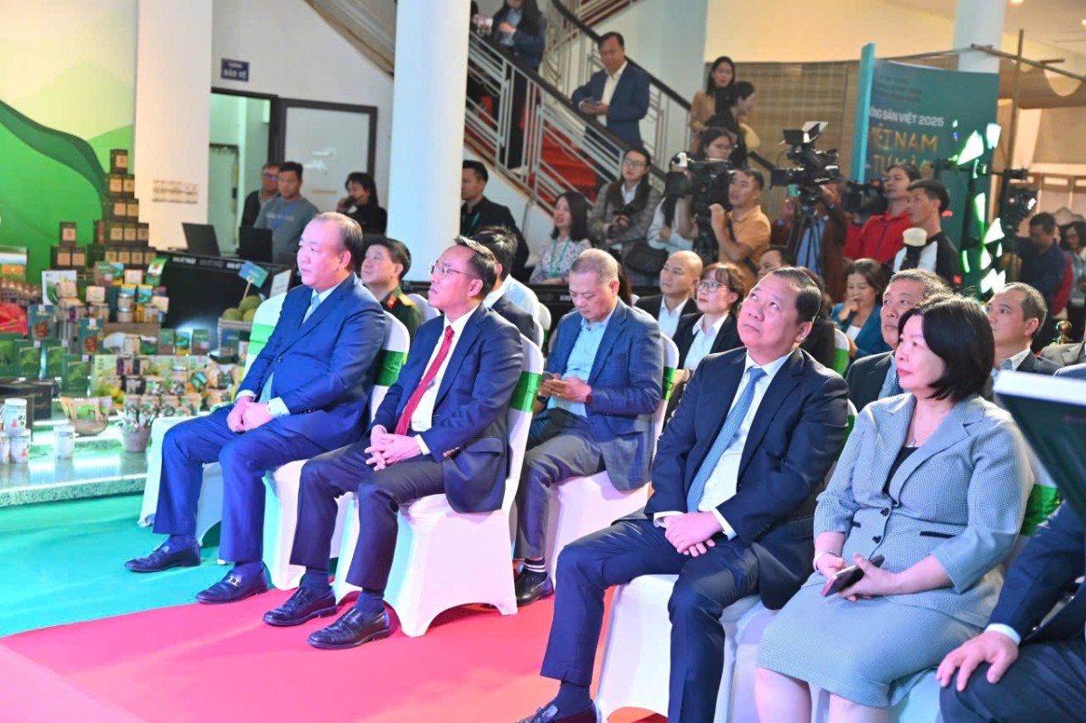 Khai mạc Tuần lễ Nông sản Việt 2025 Khai mạc Tuần lễ Nông sản Việt 2025