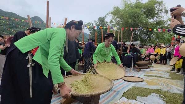 lao cai ron rang ngay hoi van hoa cac dan toc xa lam thuong lao cai ron rang ngay hoi van hoa cac dan toc xa lam thuong