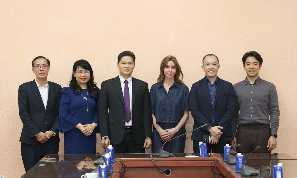 Thứ trưởng Thường trực Bộ Y tế Vũ Mạnh Hà tiếp và làm việc với Tổ chức Facing The World Thứ trưởng Thường trực Bộ Y tế Vũ Mạnh Hà tiếp và làm việc với Tổ chức Facing The World