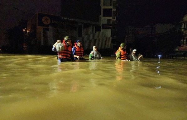 Mưa lớn vẫn tiếp tục ở Huế, Đà Nẵng và phía đông tỉnh Quảng Ngãi Mưa lớn vẫn tiếp tục ở Huế, Đà Nẵng và phía đông tỉnh Quảng Ngãi