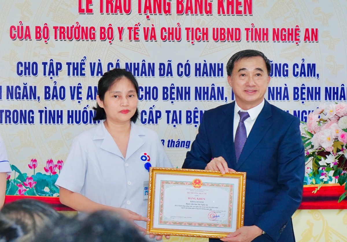 Bộ Y tế, tỉnh Nghệ An trao tặng Bằng khen cho tập thể, cá nhân dũng cảm bảo vệ bệnh nhân Bộ Y tế, tỉnh Nghệ An trao tặng Bằng khen cho tập thể, cá nhân dũng cảm bảo vệ bệnh nhân