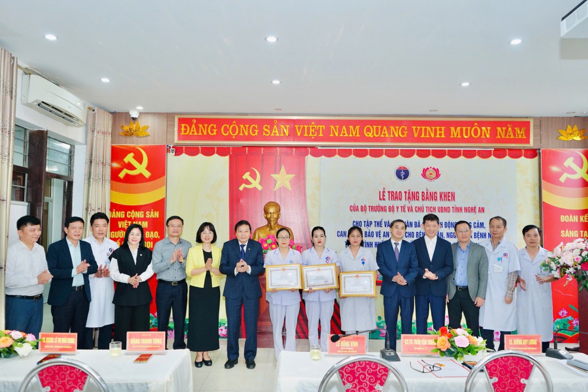 Bộ Y tế, tỉnh Nghệ An trao tặng Bằng khen cho tập thể, cá nhân dũng cảm bảo vệ bệnh nhân Bộ Y tế, tỉnh Nghệ An trao tặng Bằng khen cho tập thể, cá nhân dũng cảm bảo vệ bệnh nhân