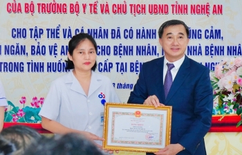 Nghệ An: Tặng Bằng khen cho tập thể, cá nhân dũng cảm bảo vệ bệnh nhân Nghệ An: Tặng Bằng khen cho tập thể, cá nhân dũng cảm bảo vệ bệnh nhân