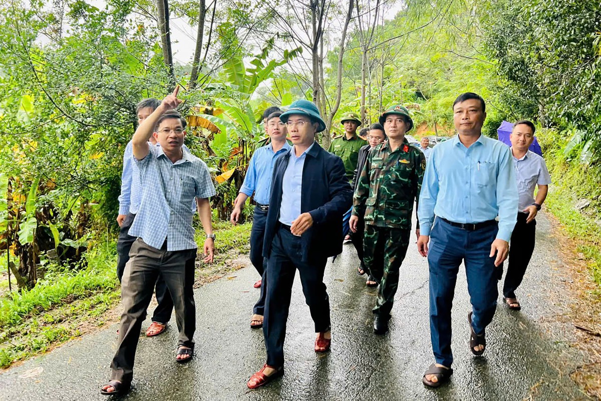 Chủ tịch Đà Nẵng yêu cầu sử dụng thiết bị bay kiểm tra sạt lở, bảo đảm an toàn tuyệt đối cho người dân Chủ tịch Đà Nẵng yêu cầu sử dụng thiết bị bay kiểm tra sạt lở, bảo đảm an toàn tuyệt đối cho người dân