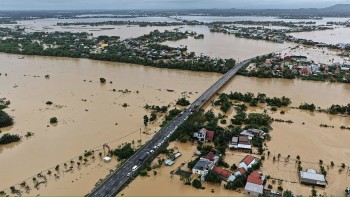 Chủ tịch Đà Nẵng yêu cầu sử dụng thiết bị bay kiểm tra sạt lở, bảo đảm an toàn tuyệt đối cho người dân