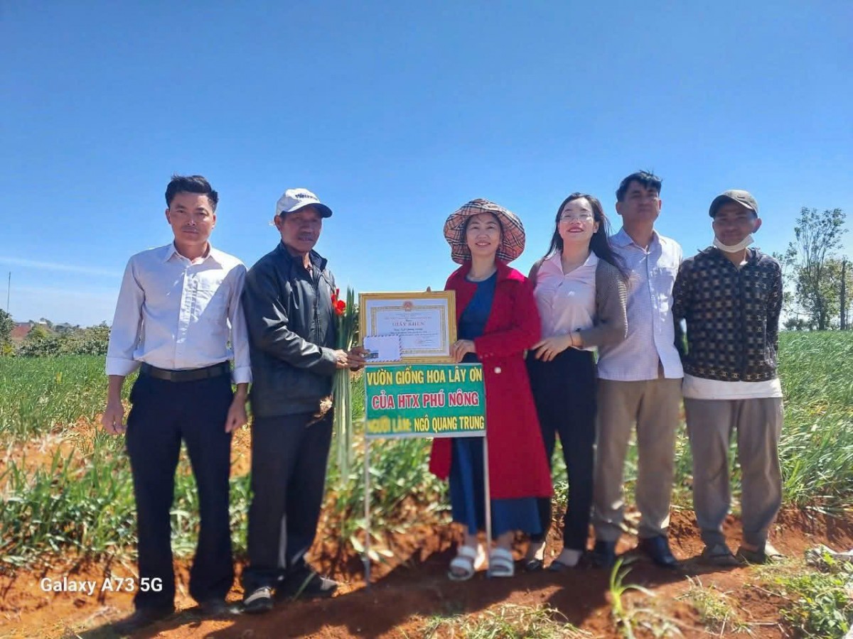 “Điểm sáng” trong phát triển nông nghiệp gắn với xây dựng nông thôn mới “Điểm sáng” trong phát triển nông nghiệp gắn với xây dựng nông thôn mới