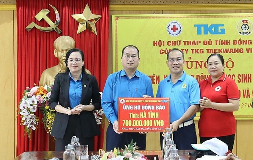 Hơn 500 triệu đồng hỗ trợ người dân Hà Tĩnh khắc phục thiệt hại sau bão số 10 Hơn 500 triệu đồng hỗ trợ người dân Hà Tĩnh khắc phục thiệt hại sau bão số 10