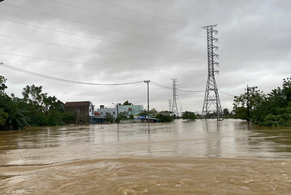 Đà Nẵng: Hơn 65.000 hộ dân ngập nước, hàng nghìn người buộc phải sơ tán khỏi vùng nguy hiểm Đà Nẵng: Hơn 65.000 hộ dân ngập nước, hàng nghìn người buộc phải sơ tán khỏi vùng nguy hiểm