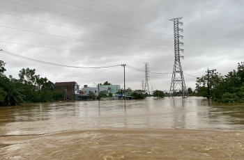 Đà Nẵng: Hơn 65.000 hộ dân ngập nước, hàng nghìn người buộc phải sơ tán khỏi vùng nguy hiểm