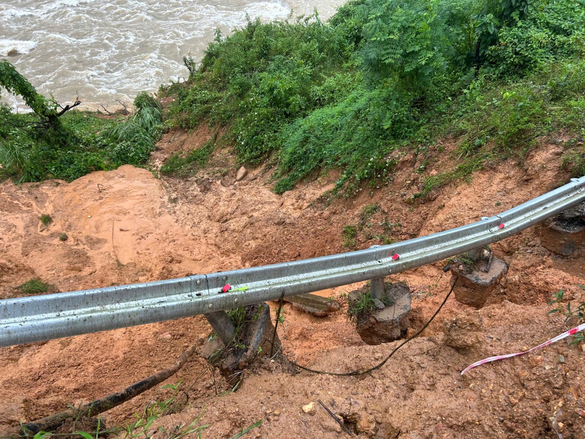 Đà Nẵng: Hơn 65.000 hộ dân ngập nước, hàng nghìn người buộc phải sơ tán khỏi vùng nguy hiểm Đà Nẵng: Hơn 65.000 hộ dân ngập nước, hàng nghìn người buộc phải sơ tán khỏi vùng nguy hiểm